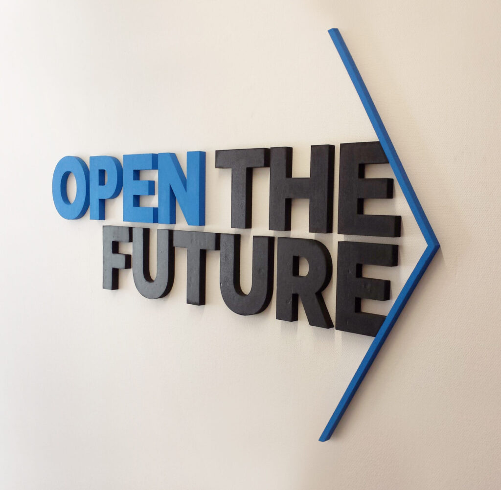 3D logo na zeď - Open the future
