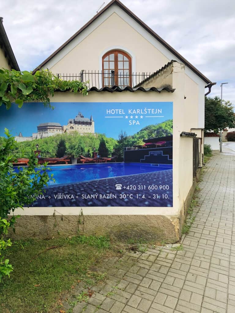 Reklamní cedule venkovní - Hotel Karlštejn